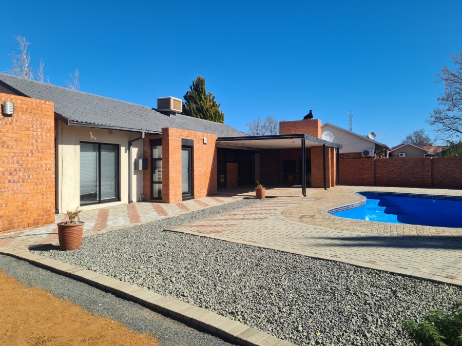 4 Bedroom Property for Sale in Royldene Northern Cape